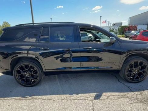 Used 2024 Chevrolet Traverse RS w/ LPO, Floor Liner Package FWD image 9