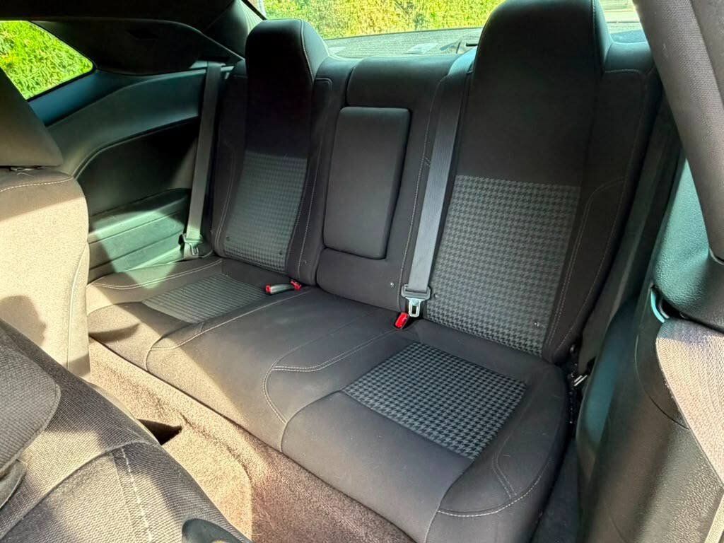 Used 2019 Dodge Challenger SXT w/ Driver Convenience Group RWD image 10