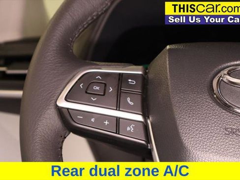 Used 2025 Toyota Sienna XLE image 12