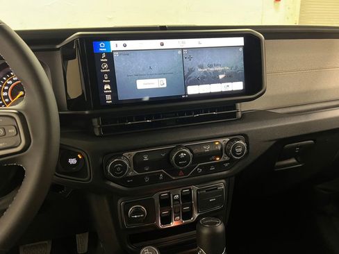 New 2025 Jeep Gladiator Sport AWD/4WD image 20