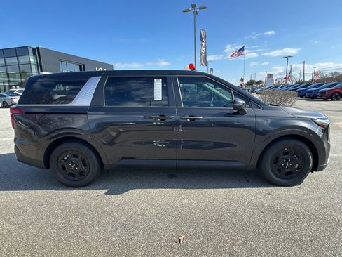 New 2026 Kia Carnival LX image 2