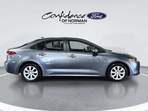 Used 2025 Toyota Corolla LE FWD image 10