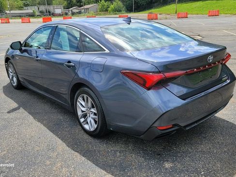 Used 2020 Toyota Avalon XLE w/ Moonroof Package FWD image 9