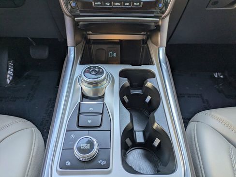 Used 2023 Ford Explorer Platinum w/ Technology Package image 20