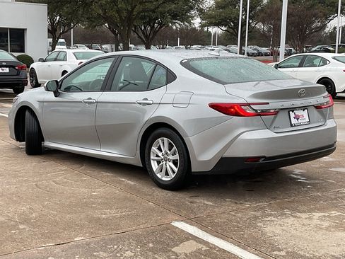 Used 2025 Toyota Camry LE image 7