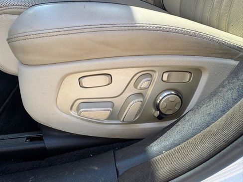 Used 2017 Genesis G90 3.3T Premium RWD image 20