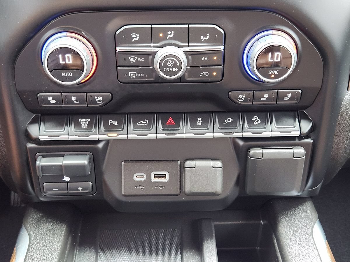 Used 2022 Chevrolet Silverado 2500 High Country AWD/4WD image 37