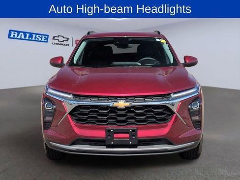 Certified 2025 Chevrolet Trax LT FWD image 8