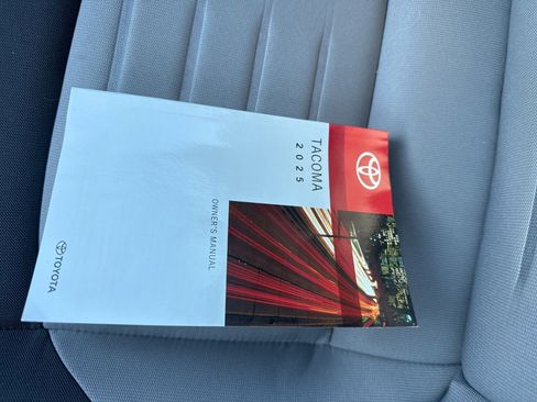 Used 2025 Toyota Tacoma TRD Sport image 33