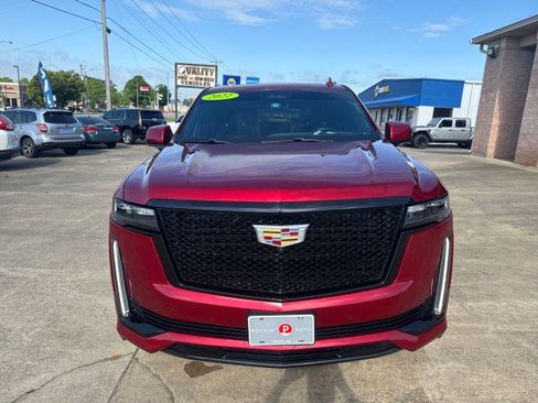 Used 2022 Cadillac Escalade ESV Sport w/ Touring Package AWD/4WD image 3