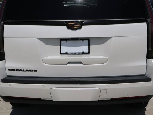 Used 2020 Cadillac Escalade ESV Premium Luxury RWD image 10