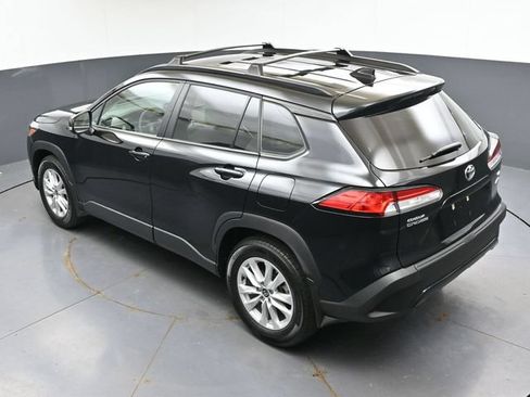 Used 2025 Toyota Corolla Cross LE AWD/4WD image 38