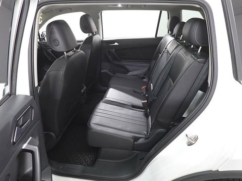 Used 2023 Volkswagen Tiguan SE w/ Panoramic Sunroof Package image 24