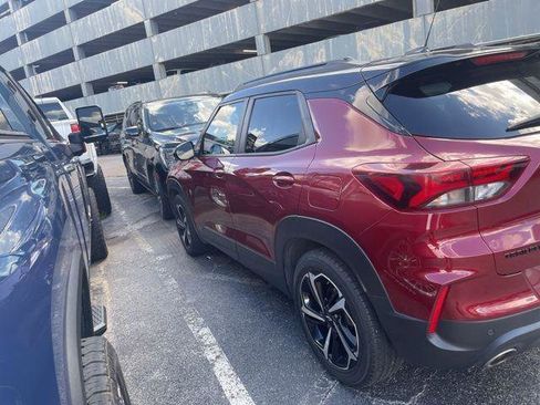 Used 2022 Chevrolet TrailBlazer RS w/ Sun and Liftgate Package FWD image 2