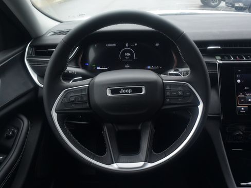 Used 2024 Jeep Grand Cherokee L Laredo AWD/4WD image 17