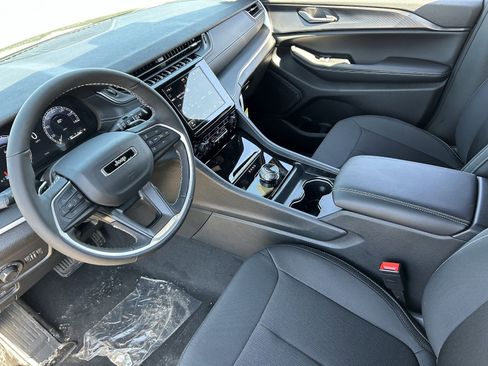 New 2026 Jeep Grand Cherokee Laredo X image 15