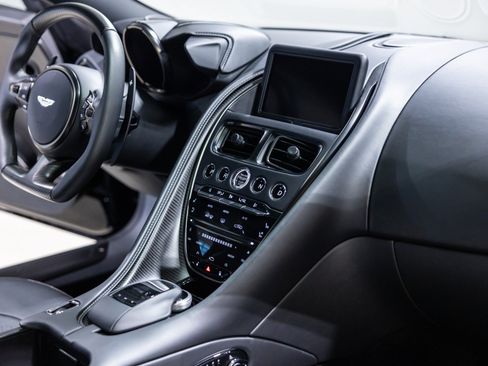 Used 2022 Aston Martin DBS Superleggera RWD image 39