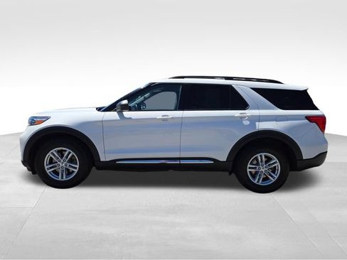 Used 2022 Ford Explorer XLT w/ Equipment Group 202A AWD/4WD image 11