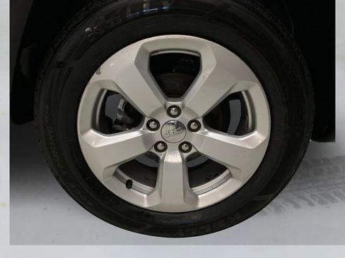 Used 2018 Jeep Compass Latitude w/ Popular Equipment Group AWD/4WD image 17