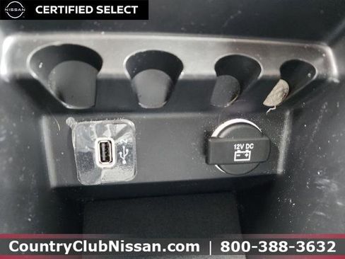 Used 2020 Jeep Cherokee Latitude Plus w/ Cold Weather Group AWD/4WD image 21