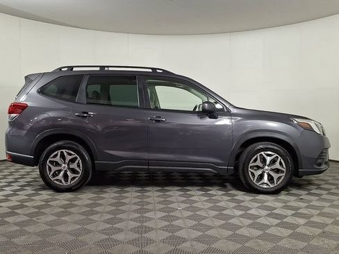 Used 2022 Subaru Forester Premium AWD/4WD image 10
