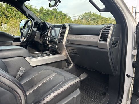 Used 2020 Ford F350 Platinum w/ Tremor Off-Road Package AWD/4WD image 29