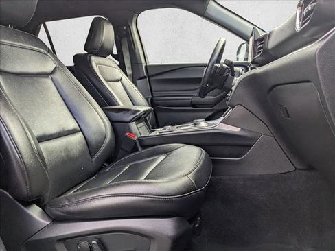 Used 2020 Ford Explorer XLT w/ Equipment Group 202A image 22