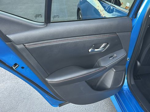 Used 2024 Nissan Sentra SR w/ SR Premium Package image 17