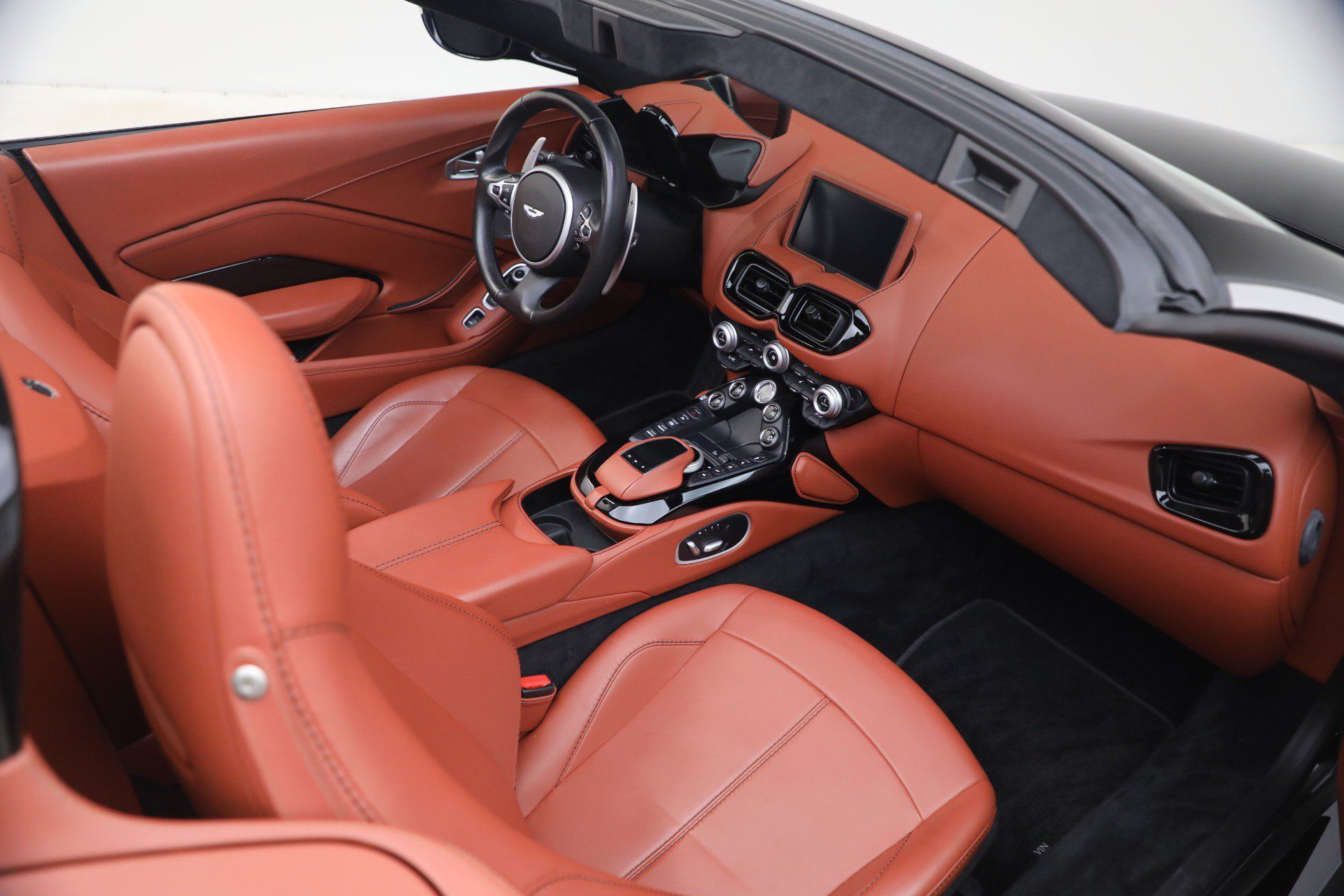 Used 2021 Aston Martin V8 Vantage Roadster RWD image 28