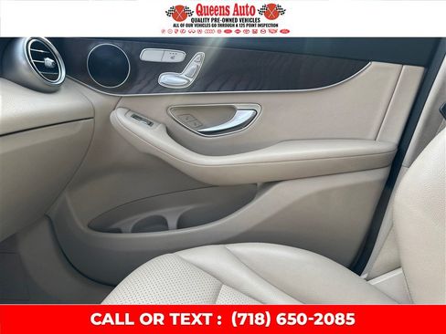 Used 2019 Mercedes-Benz GLC 300 4MATIC w/ Premium Package image 26