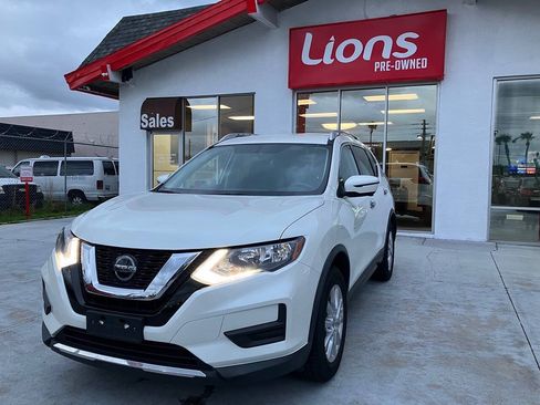 Used 2018 Nissan Rogue SV w/ Premium Package AWD/4WD image 2