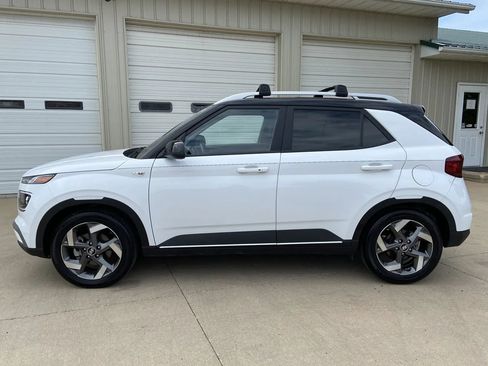 Used 2022 Hyundai Venue Limited FWD image 4