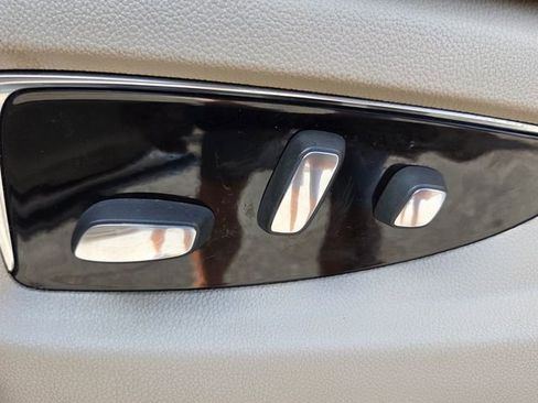 Used 2016 Cadillac Escalade Luxury image 19