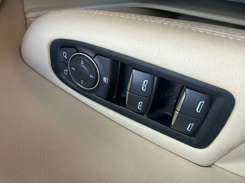 Used 2019 Cadillac XT5 FWD image 15