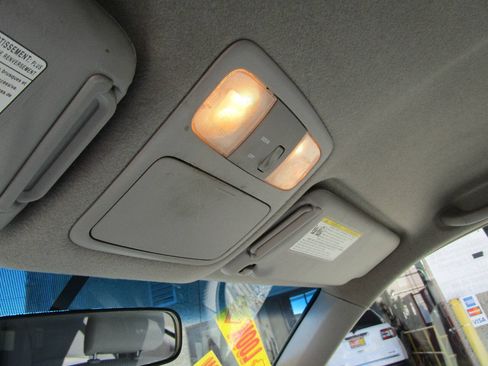 Used 2006 Toyota Highlander 4WD V6 w/ Appearance Pkg image 12