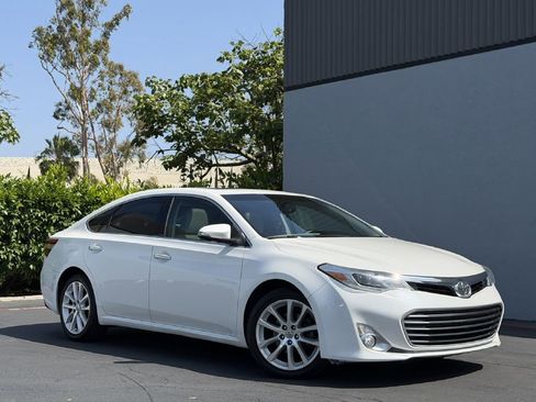 Used 2013 Toyota Avalon Limited FWD image 2