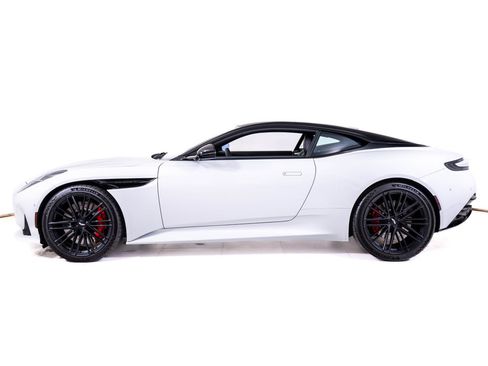 Used 2025 Aston Martin DB12 Coupe RWD image 2