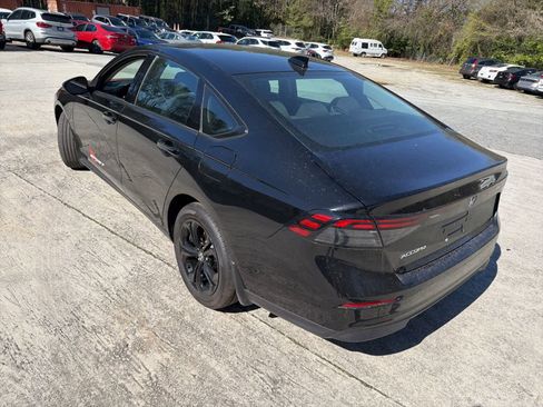 Used 2025 Honda Accord SE image 8