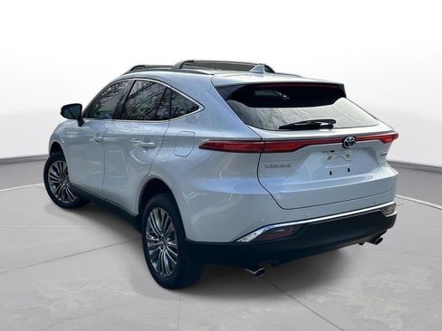 Used 2024 Toyota Venza Limited image 8