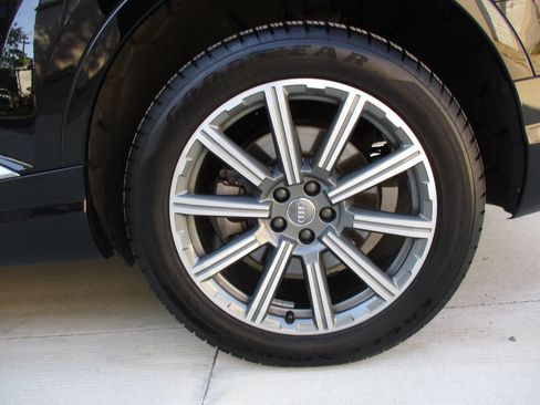 Used 2018 Audi Q7 3.0T Prestige w/ Prestige Package image 51