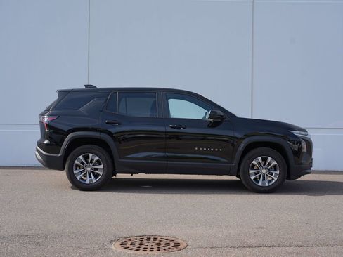 Used 2025 Chevrolet Equinox LT AWD/4WD image 2