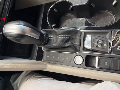 Used 2023 Volkswagen Atlas SE w/ Panoramic Sunroof Package FWD image 23