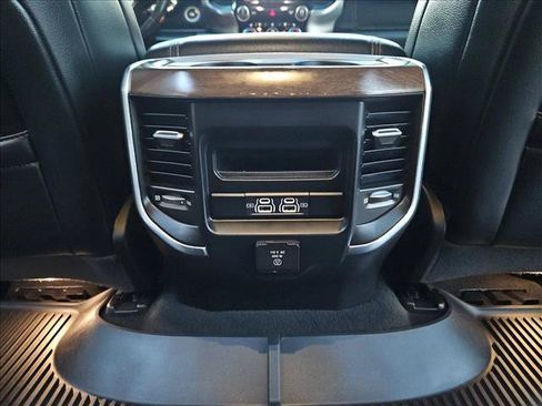 Used 2022 RAM 1500 Laramie AWD/4WD image 17