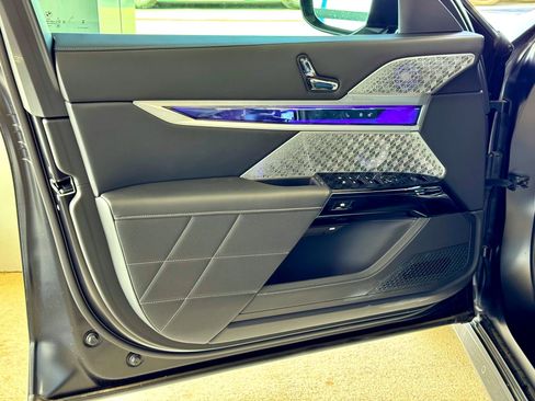 Used 2024 BMW 760i xDrive image 21