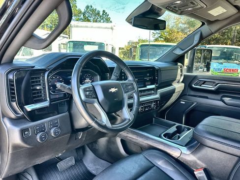 Used 2024 Chevrolet Silverado 2500 LTZ w/ LTZ Convenience Package image 10