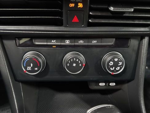 Used 2023 Volkswagen Jetta Sport image 19