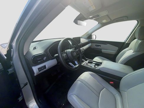 Certified 2025 Honda Pilot EX-L image 9