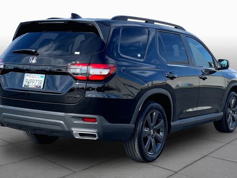 Used 2025 Honda Pilot Sport image 12