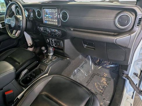 Used 2022 Jeep Wrangler Unlimited Sahara w/ Cold Weather Group AWD/4WD image 22