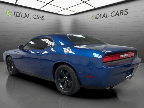 Used 2012 Dodge Challenger SXT RWD image 7